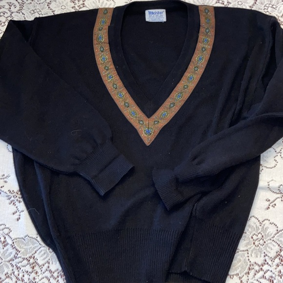 Women’s sweater vintage boutique find! - Picture 3 of 4